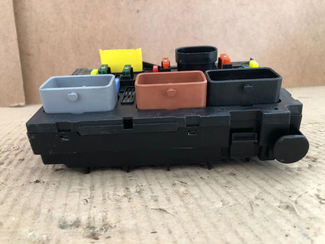 bontott PEUGEOT 207 Biztosítéktábla Motortér