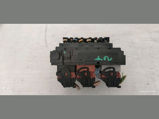 bontott PEUGEOT 207 Biztosítéktábla Motortér