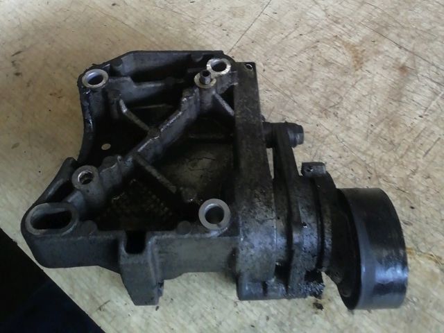 bontott PEUGEOT 207 Generátor Tartó Bak