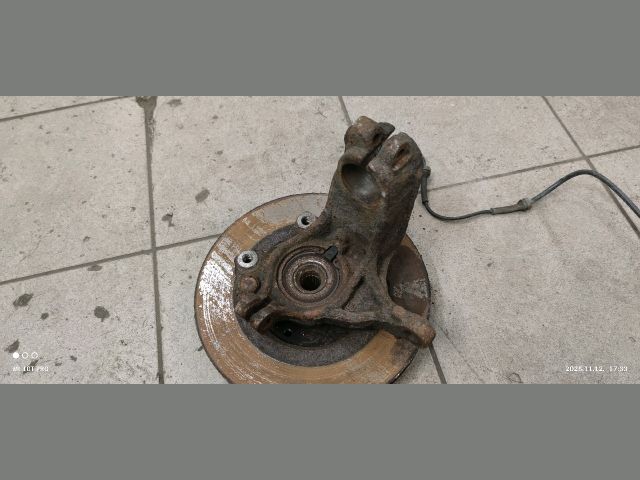 bontott PEUGEOT 207 Jobb első Csonkállvány Kerékaggyal