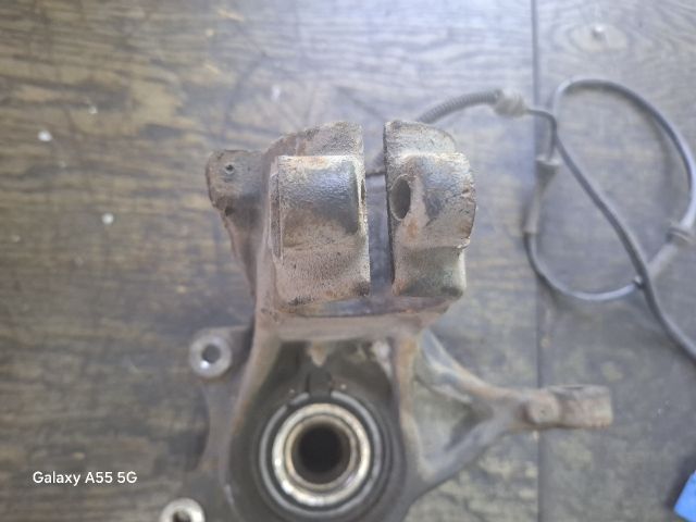 bontott PEUGEOT 207 Jobb első Csonkállvány Kerékaggyal