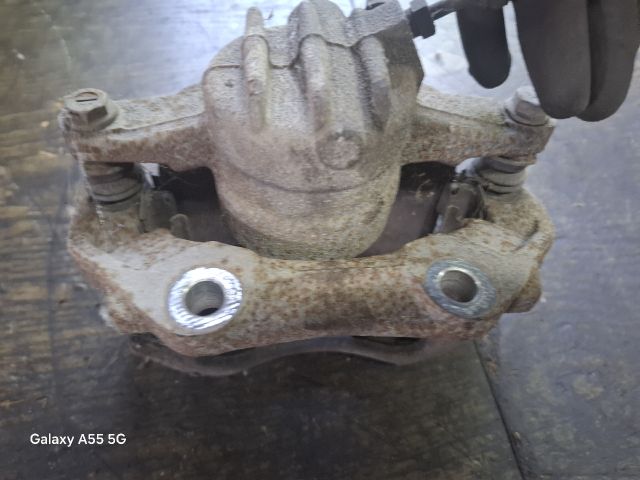 bontott PEUGEOT 207 Jobb első Féknyereg Munkahengerrel