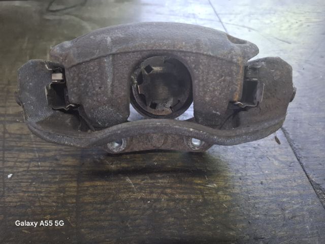 bontott PEUGEOT 207 Jobb első Féknyereg Munkahengerrel