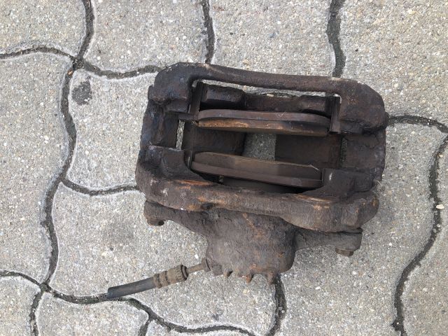 bontott PEUGEOT 207 Jobb első Féknyereg Munkahengerrel