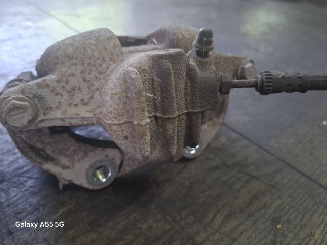 bontott PEUGEOT 207 Jobb első Féknyereg Munkahengerrel