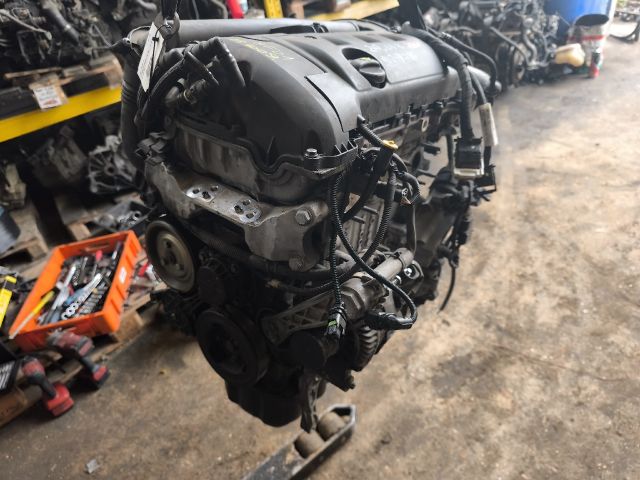 bontott PEUGEOT 207 Komplett Motor (Segédberendezésekkel)