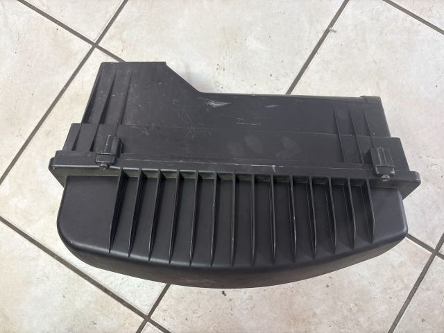 bontott PEUGEOT 207 Légszűrő Ház