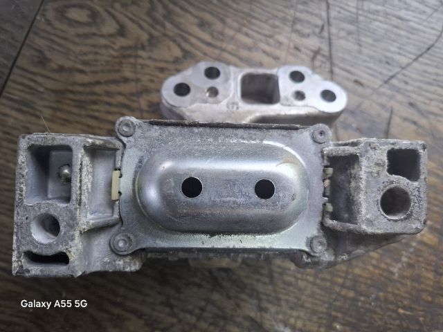 bontott PEUGEOT 207 Motor Tartó Bak (Fém)