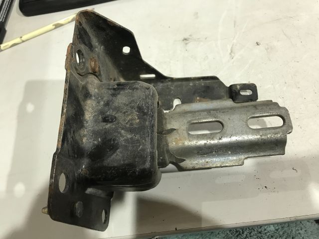 bontott PEUGEOT 207 Motor Tartó Bak (Fém)