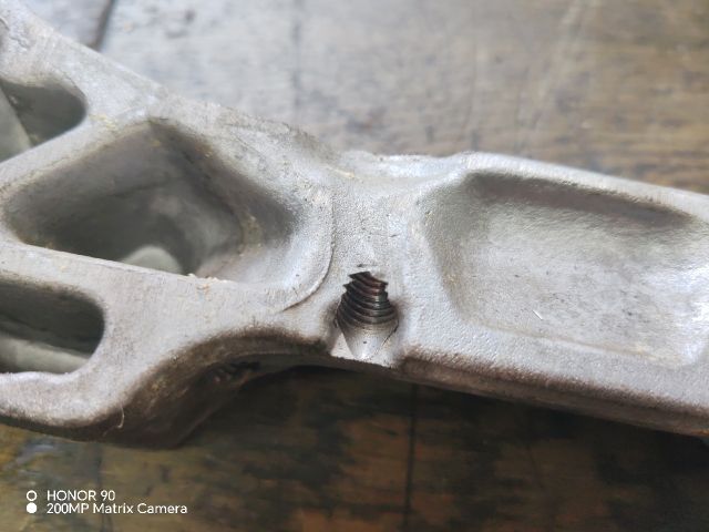 bontott PEUGEOT 207 Motor Tartó Bak (Fém)