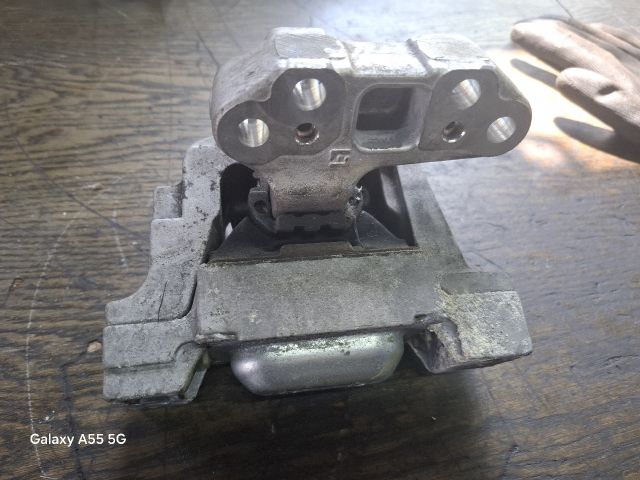 bontott PEUGEOT 207 Motor Tartó Bak (Fém)