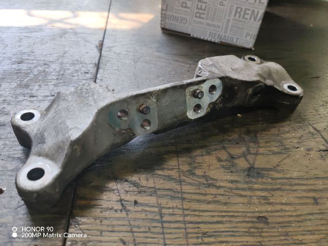 bontott PEUGEOT 207 Motor Tartó Bak (Fém)