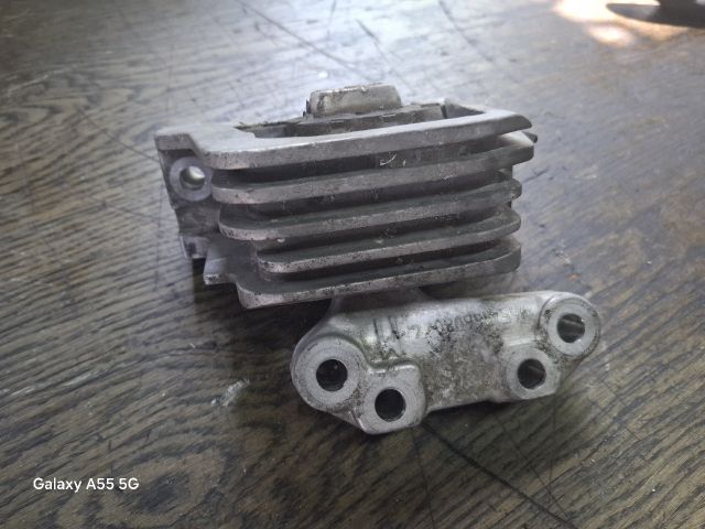 bontott PEUGEOT 207 Motor Tartó Bak (Fém)