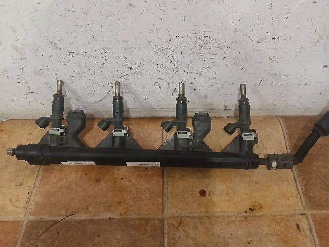 bontott PEUGEOT 207 Porlasztó Sor / Híd