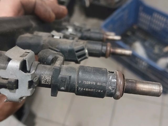 bontott PEUGEOT 207 Porlasztó Sor / Híd