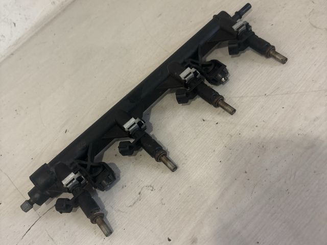 bontott PEUGEOT 207 Porlasztó Sor / Híd