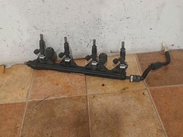 bontott PEUGEOT 207 Porlasztó Sor / Híd