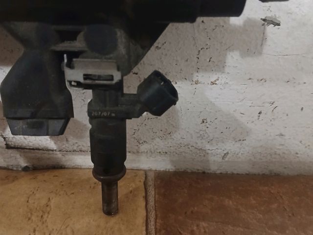 bontott PEUGEOT 207 Porlasztó Sor / Híd