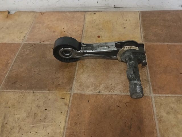 bontott PEUGEOT 207 Szíjfeszítő Görgő