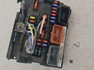 bontott PEUGEOT 207 Biztosítéktábla Motortér