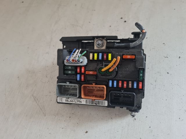 bontott PEUGEOT 207 Biztosítéktábla Motortér