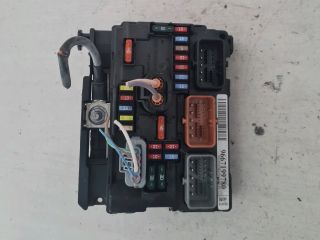 bontott PEUGEOT 207 Biztosítéktábla Motortér