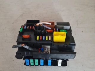 bontott PEUGEOT 207 Biztosítéktábla Motortér