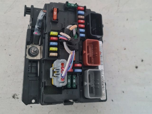 bontott PEUGEOT 207 Biztosítéktábla Motortér