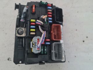 bontott PEUGEOT 207 Biztosítéktábla Motortér