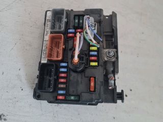 bontott PEUGEOT 207 Biztosítéktábla Motortér