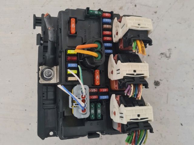 bontott PEUGEOT 207 Biztosítéktábla Motortér