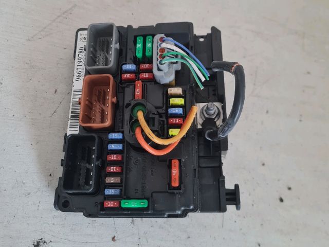 bontott PEUGEOT 207 Biztosítéktábla Motortér