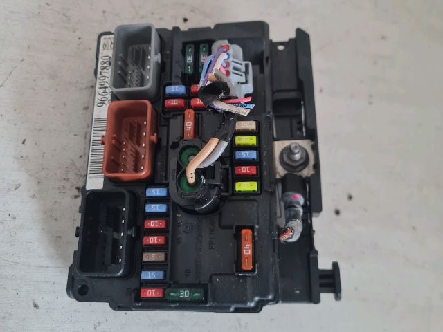 bontott PEUGEOT 207 Biztosítéktábla Motortér