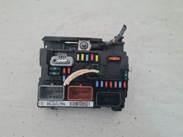 bontott PEUGEOT 207 Biztosítéktábla Motortér