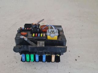 bontott PEUGEOT 207 Biztosítéktábla Motortér