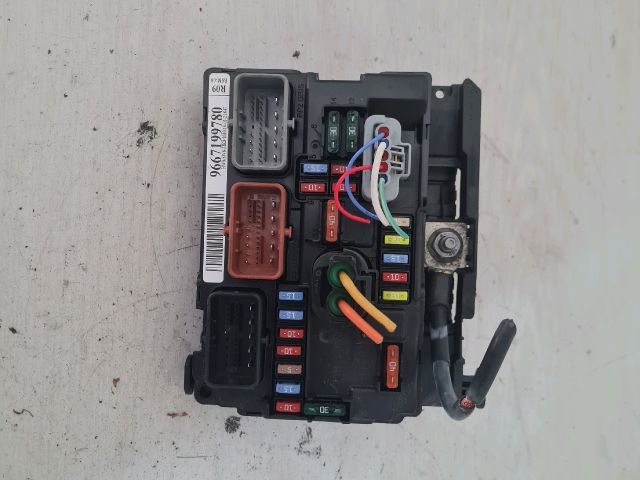 bontott PEUGEOT 207 Biztosítéktábla Motortér