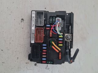 bontott PEUGEOT 207 Biztosítéktábla Motortér