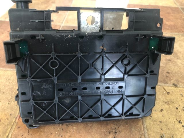 bontott PEUGEOT 207 Biztosítéktábla Motortér