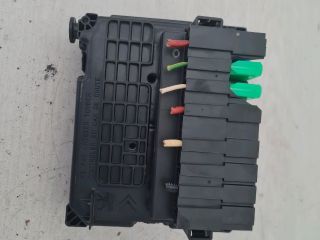 bontott PEUGEOT 207 Biztosítéktábla Motortér