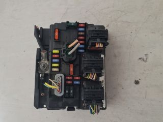 bontott PEUGEOT 207 Biztosítéktábla Motortér