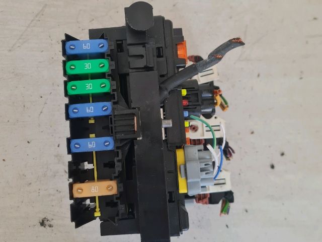 bontott PEUGEOT 207 Biztosítéktábla Motortér