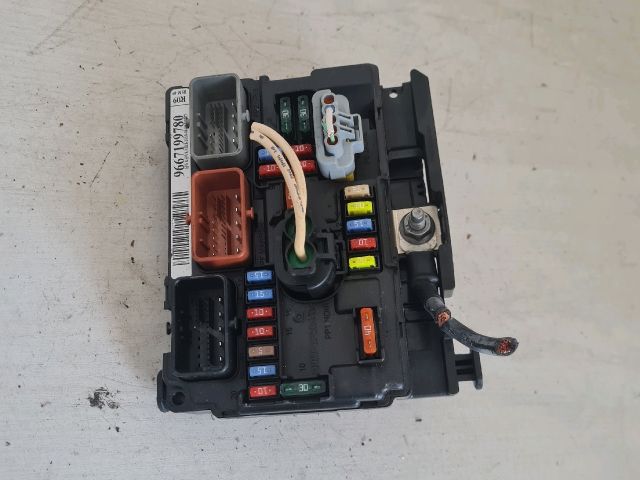 bontott PEUGEOT 207 Biztosítéktábla Motortér