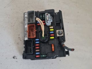bontott PEUGEOT 207 Biztosítéktábla Motortér