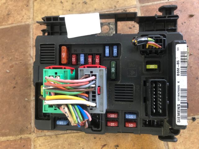 bontott PEUGEOT 207 Biztosítéktábla Motortér