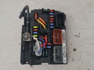 bontott PEUGEOT 207 Biztosítéktábla Motortér