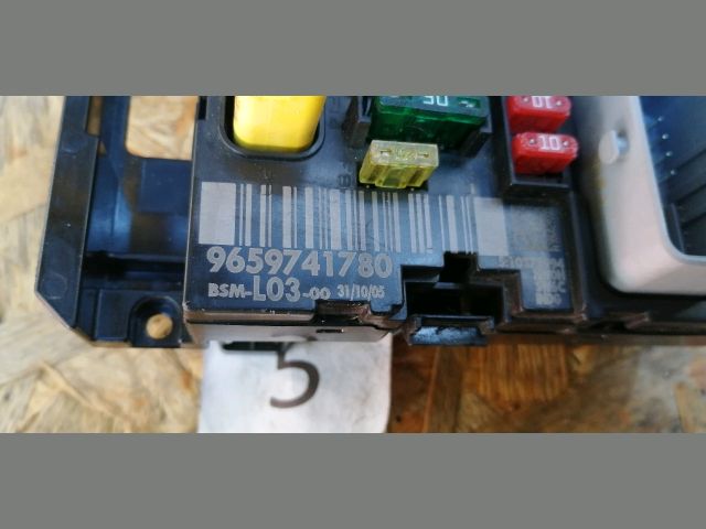 bontott PEUGEOT 207 Biztosítéktábla Motortér