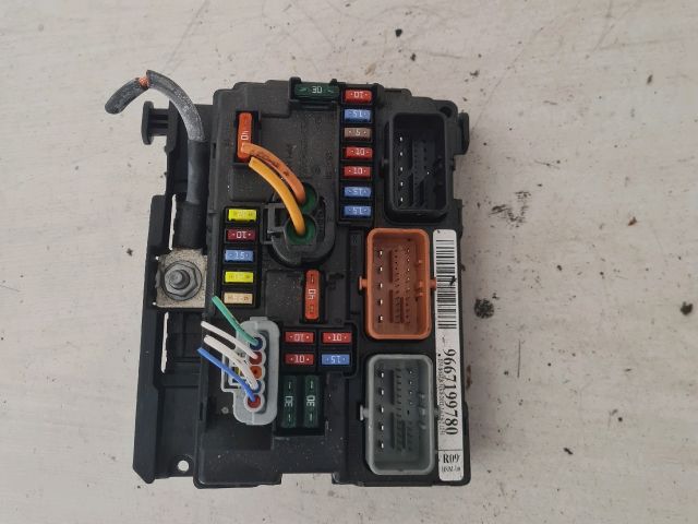 bontott PEUGEOT 207 Biztosítéktábla Motortér