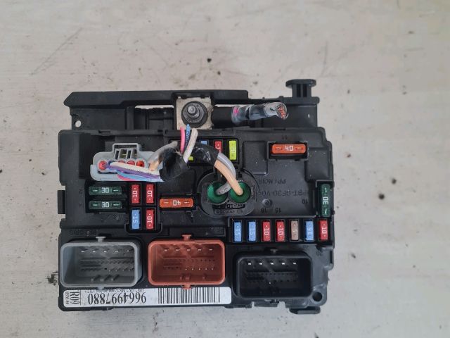 bontott PEUGEOT 207 Biztosítéktábla Motortér
