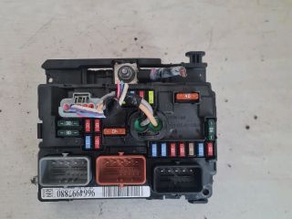 bontott PEUGEOT 207 Biztosítéktábla Motortér