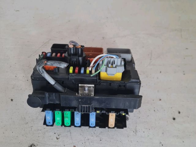 bontott PEUGEOT 207 Biztosítéktábla Motortér